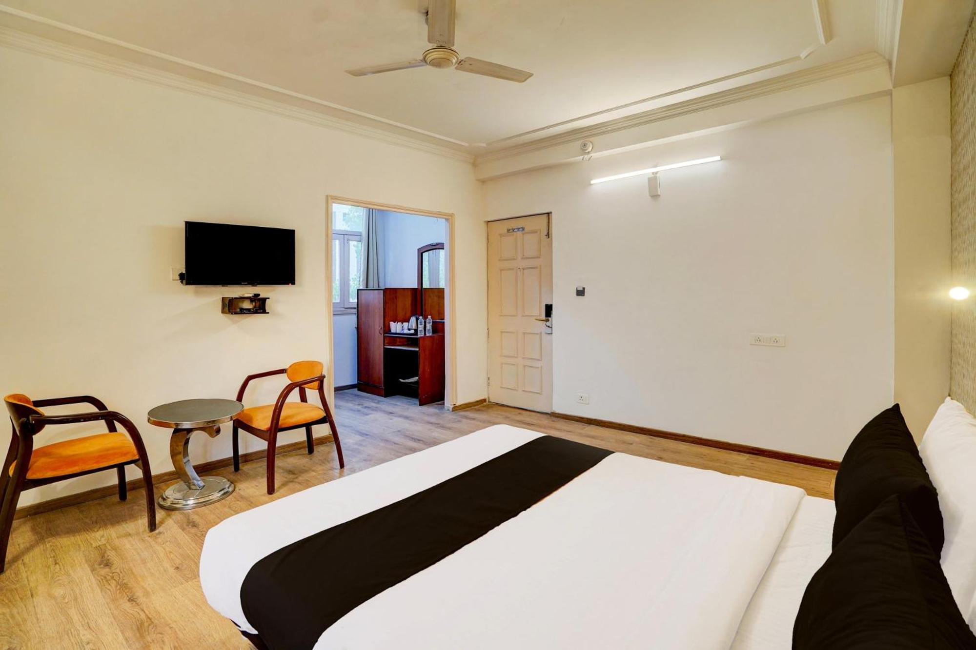Super Townhouse Jageer Palace Near Mayapuri Chowk ニューデリー エクステリア 写真