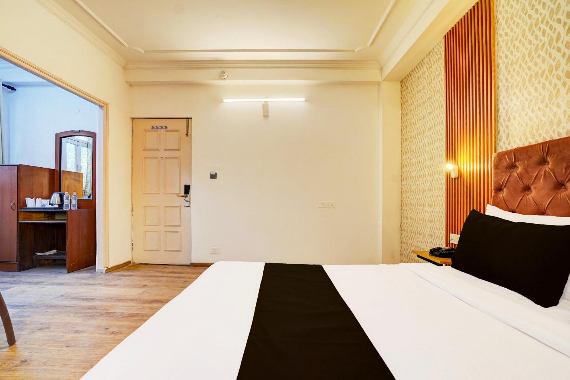 Super Townhouse Jageer Palace Near Mayapuri Chowk ニューデリー エクステリア 写真