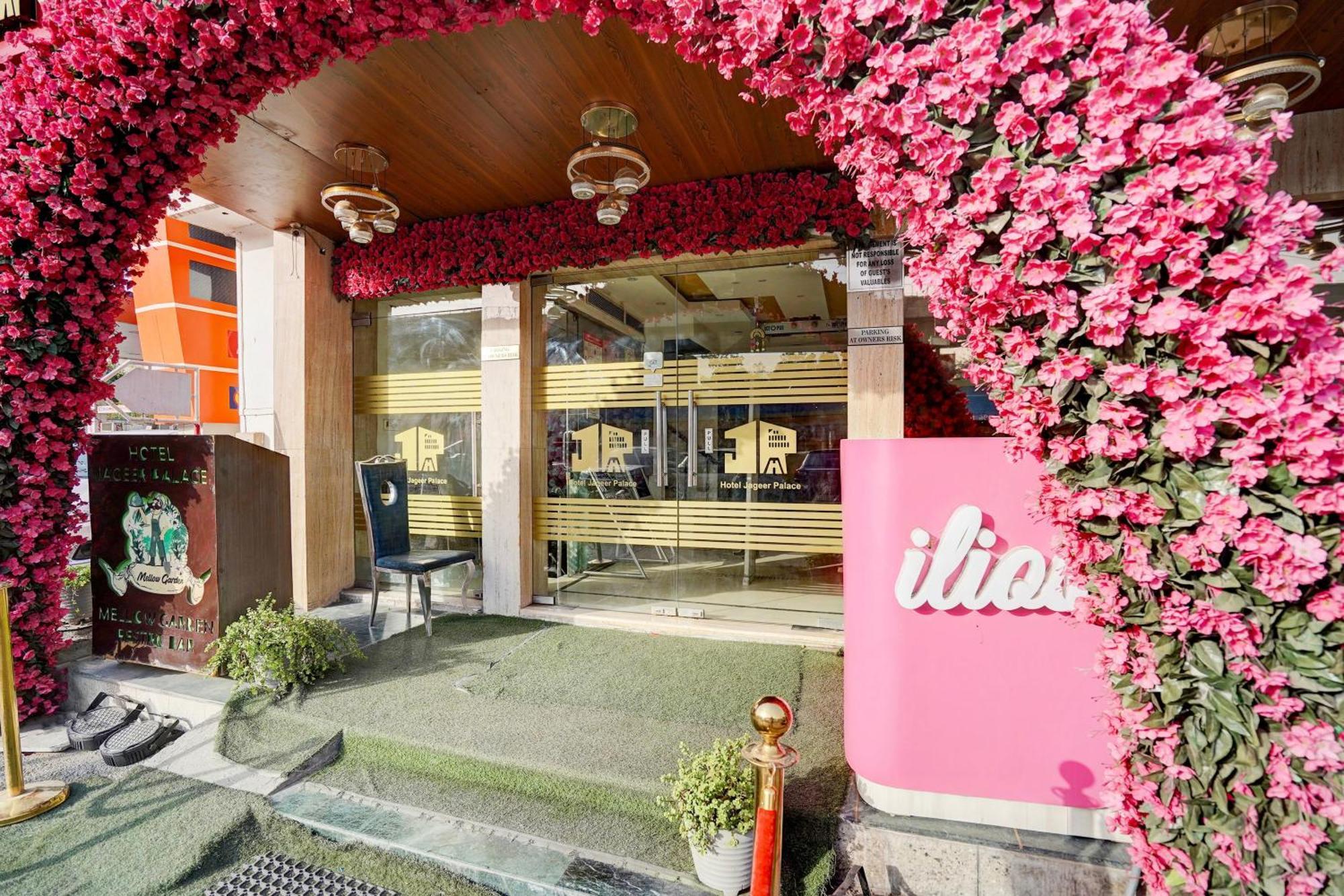 Super Townhouse Jageer Palace Near Mayapuri Chowk ニューデリー エクステリア 写真