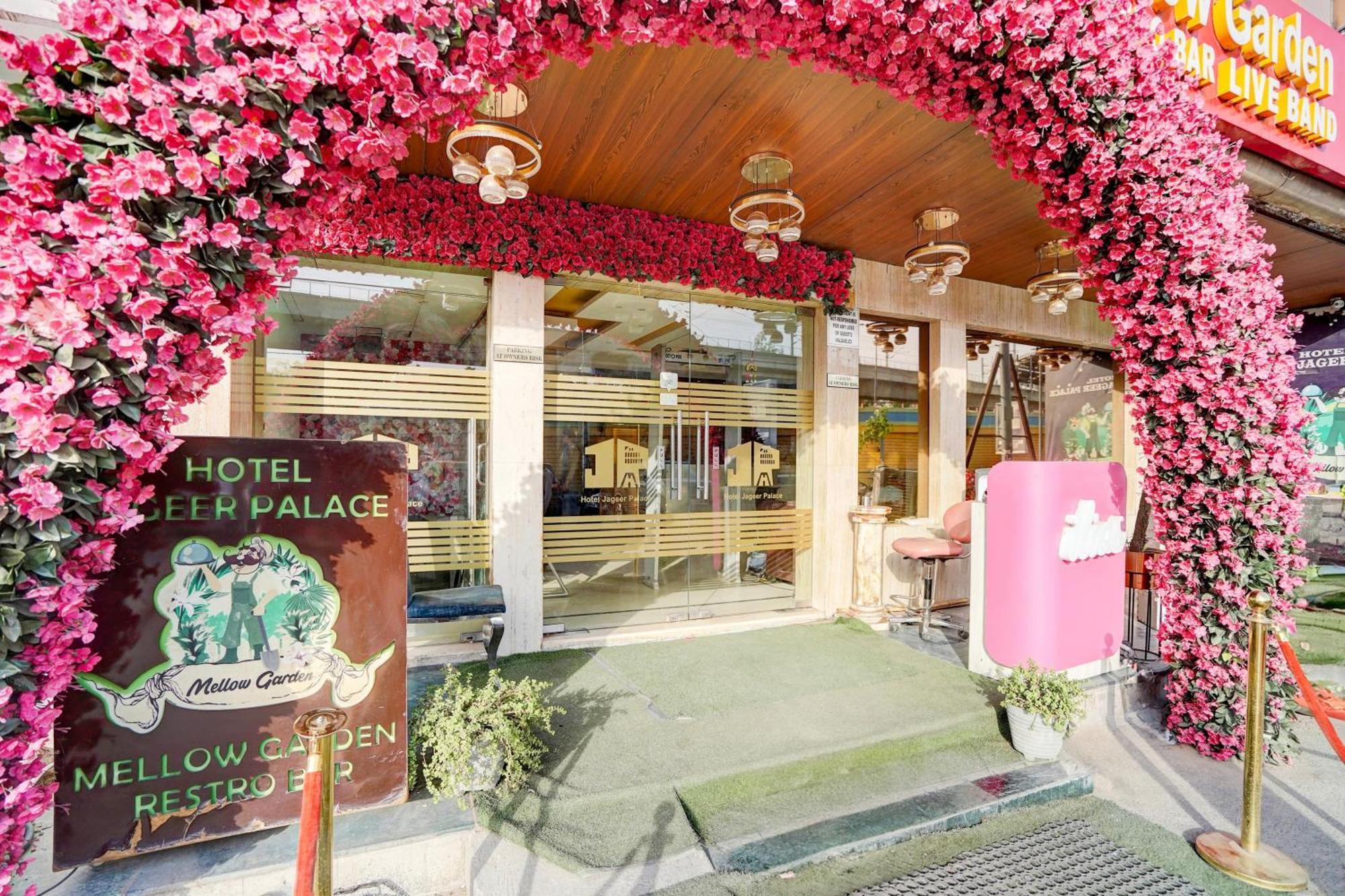 Super Townhouse Jageer Palace Near Mayapuri Chowk ニューデリー エクステリア 写真